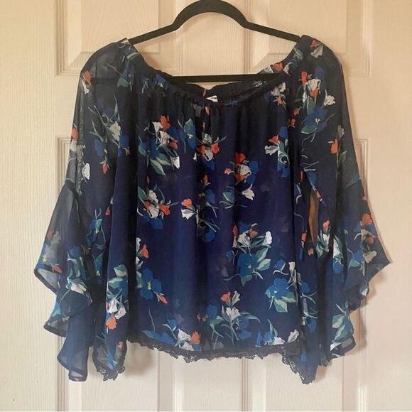 ASTR The Label Loose Floral Blouse - Picture 1 of 5